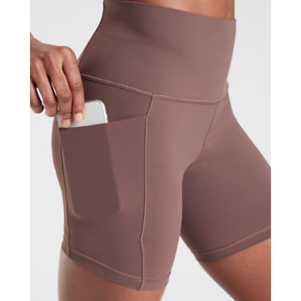 Athleta Stash Pocket II Short in Powervita 7”